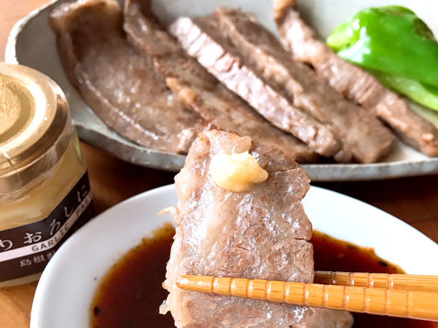 焼き肉には焼き肉のたれとすりおろしにんにくで！